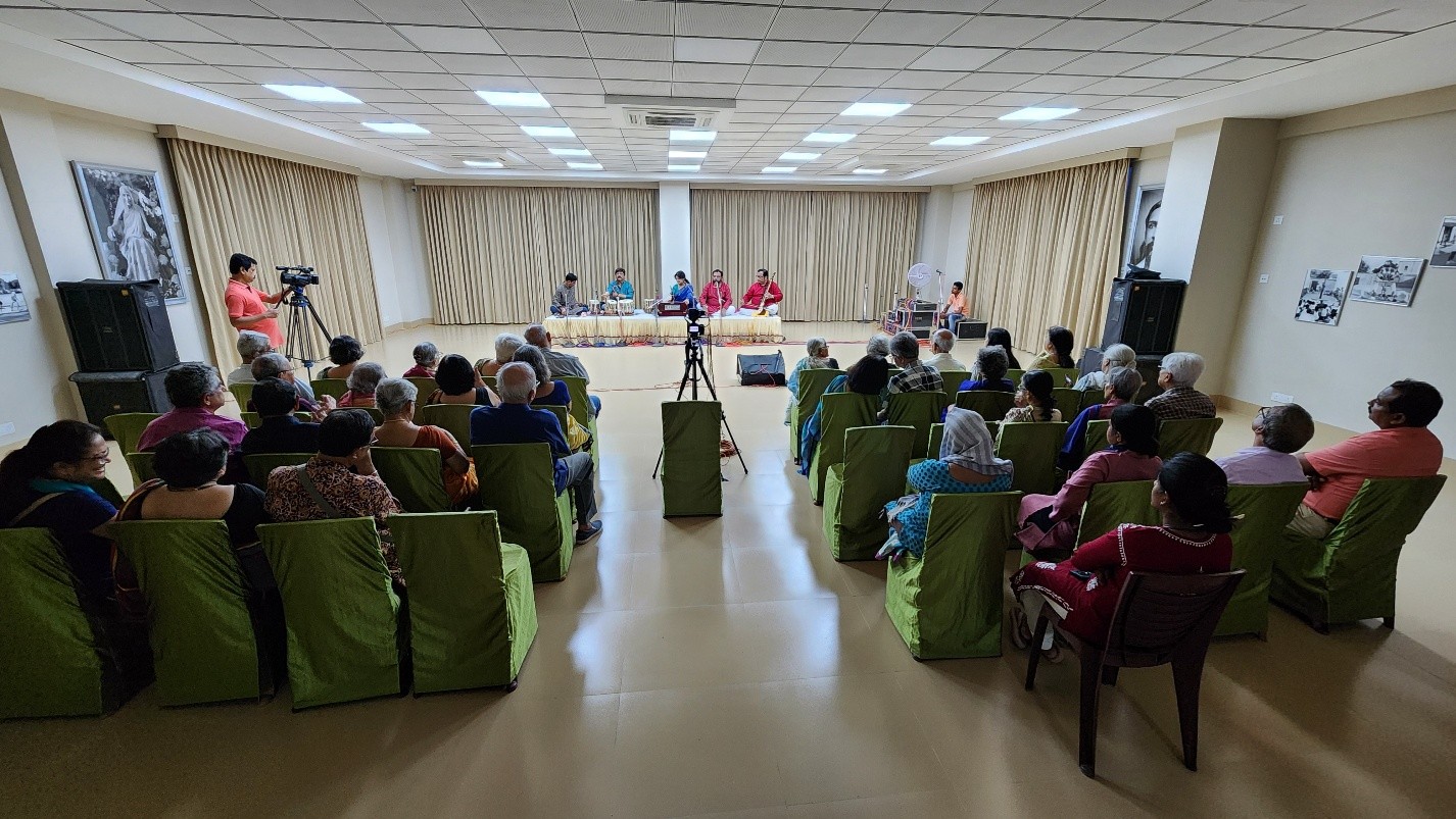 Cultural program for seniors at Aumorto senior living